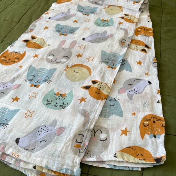 New baby muslin blanket with gift bag - Picture 3 of 3